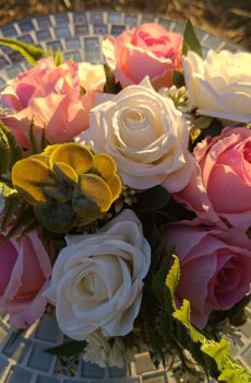 Arranjo de Saudade com Flores Artificiais